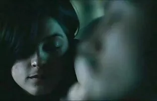 O estudante universitário videos de sexo de dupla penetração masturba-se com pilas em vídeo Amador.