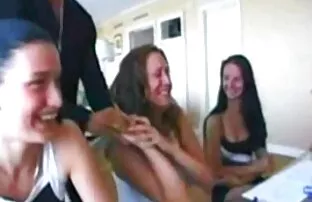 Alemão Lederhozen em gangbang in nature filme pornô com anal