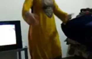 Ninguém se masturba como esta vídeos porno de dupla penetração deusa loira glamorosa.