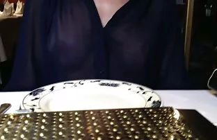 Shemale com mamas naturais masturba-se com o rabo videos de sexo anal dupla penetração dela
