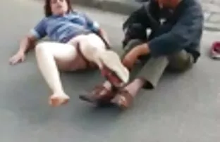 Um jovem casal cheio de vídeo pornô anal grátis tesão e duro se