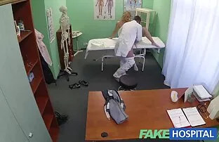 Usa o dong para dar prazer filme porno brasileiro dupla penetração à rata dela.