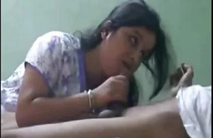 Sislovesme-a pequena meia-irmã Asiática videos de sexo penetração dupla seduz o seu meio-irmão com uma grande pila