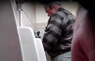 A sexo anal gratis brasileiro MILF Melinda tem uma pila dura no rabo num vídeo Amador.